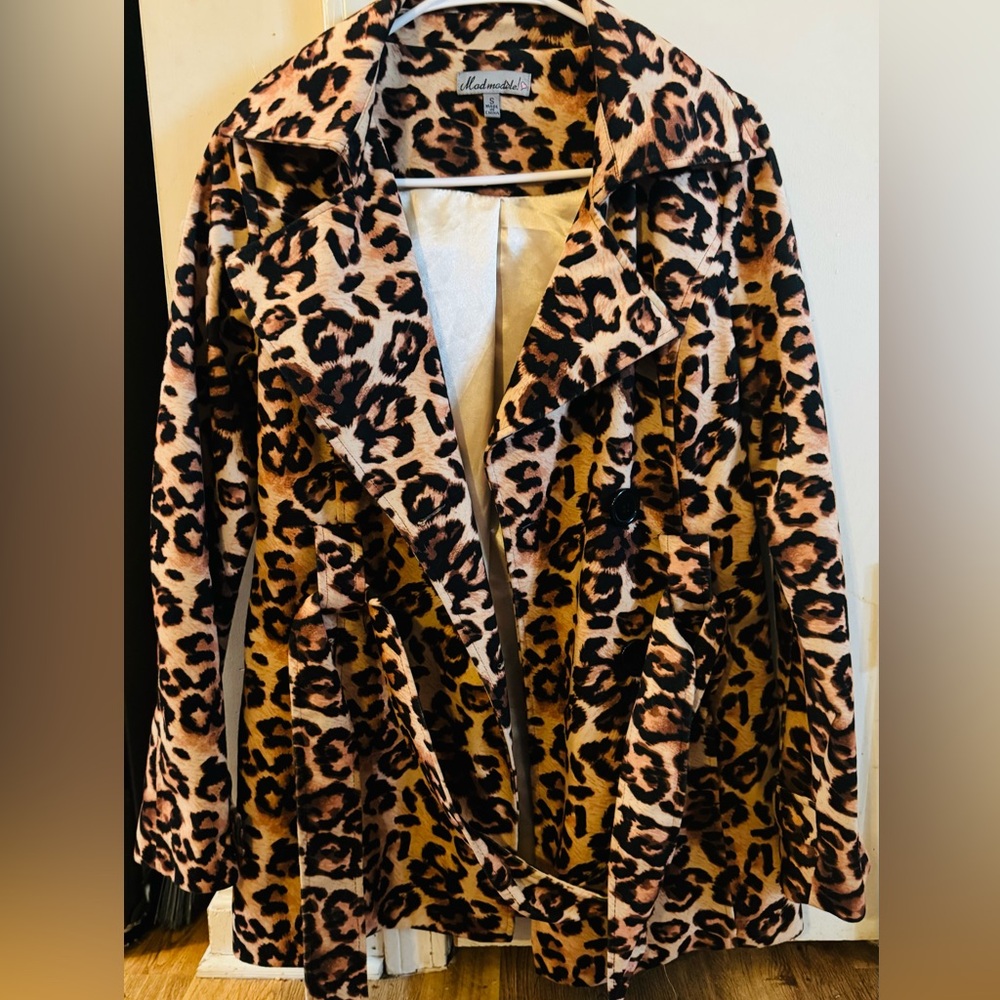 EUC Madmodéle! Chic Leopard Print Pea Coat with Silk Lining! Size Small